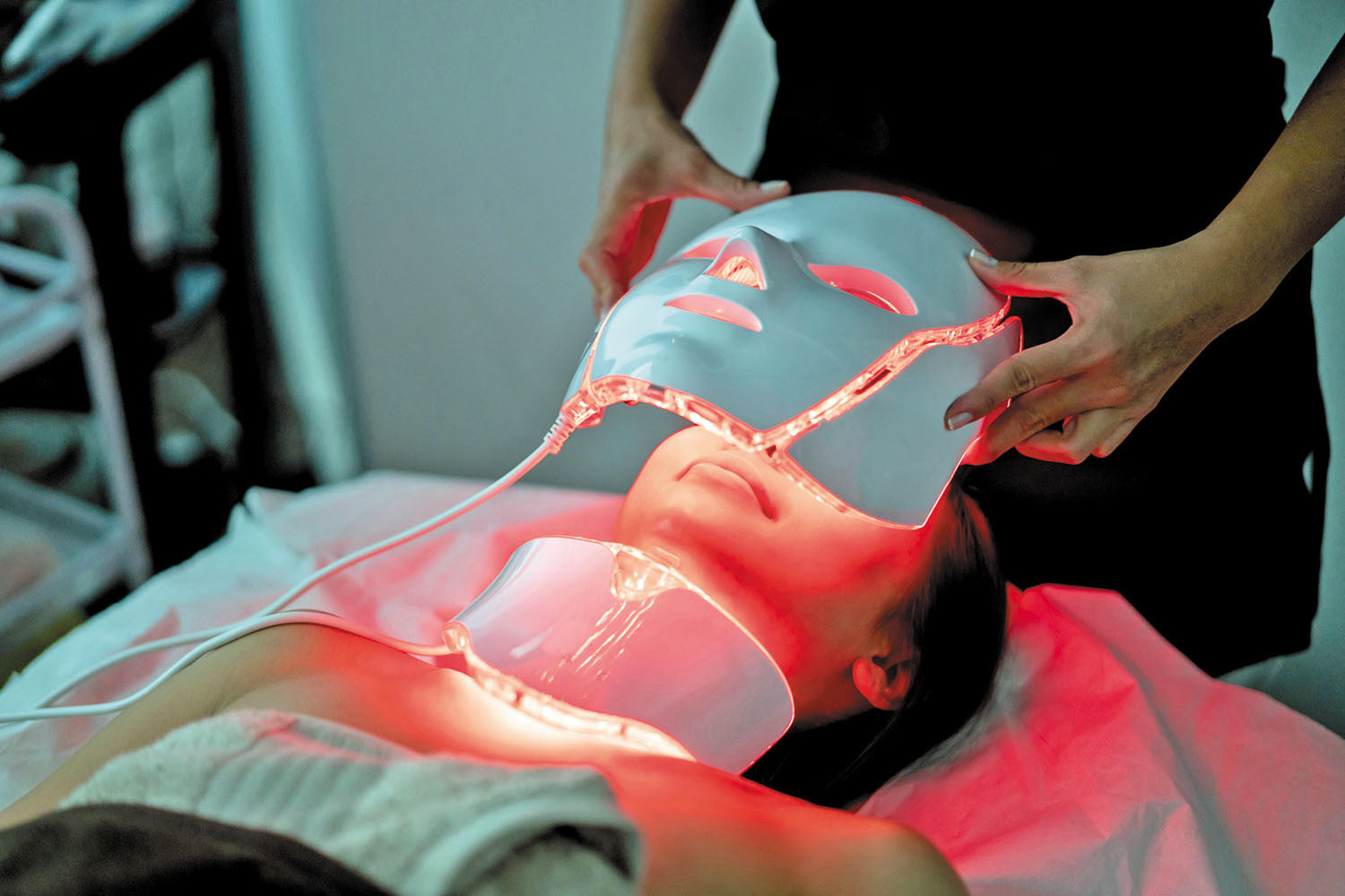 Red Light Therapy: The Anti-Aging Secret You Can Use at Home